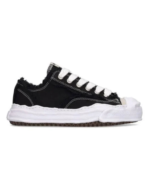 FH Low-Top Sneaker