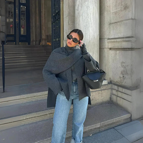 Stilvoller Schal-Pullover