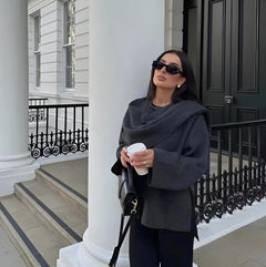 Stilvoller Schal-Pullover