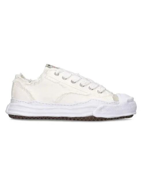 FH Low-Top Sneaker